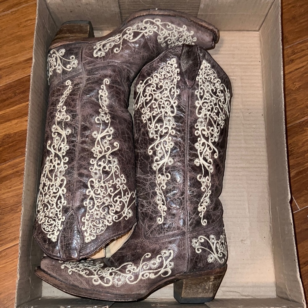 Corral boots